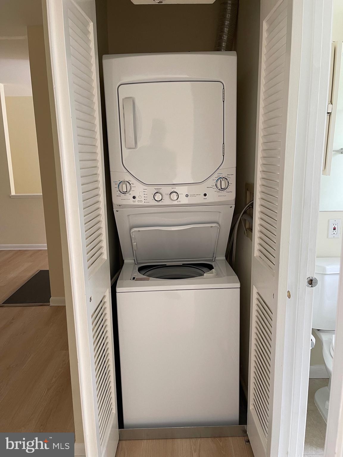 2515 South Walter Reed Drive, Unit D Arlington, VA 22206 - Photo 8 of 10 En suite washer / dryer