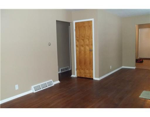 2623 Hampton Road Mishawaka, IN 46544 - Photo 3 of 12 Gallery Image 3