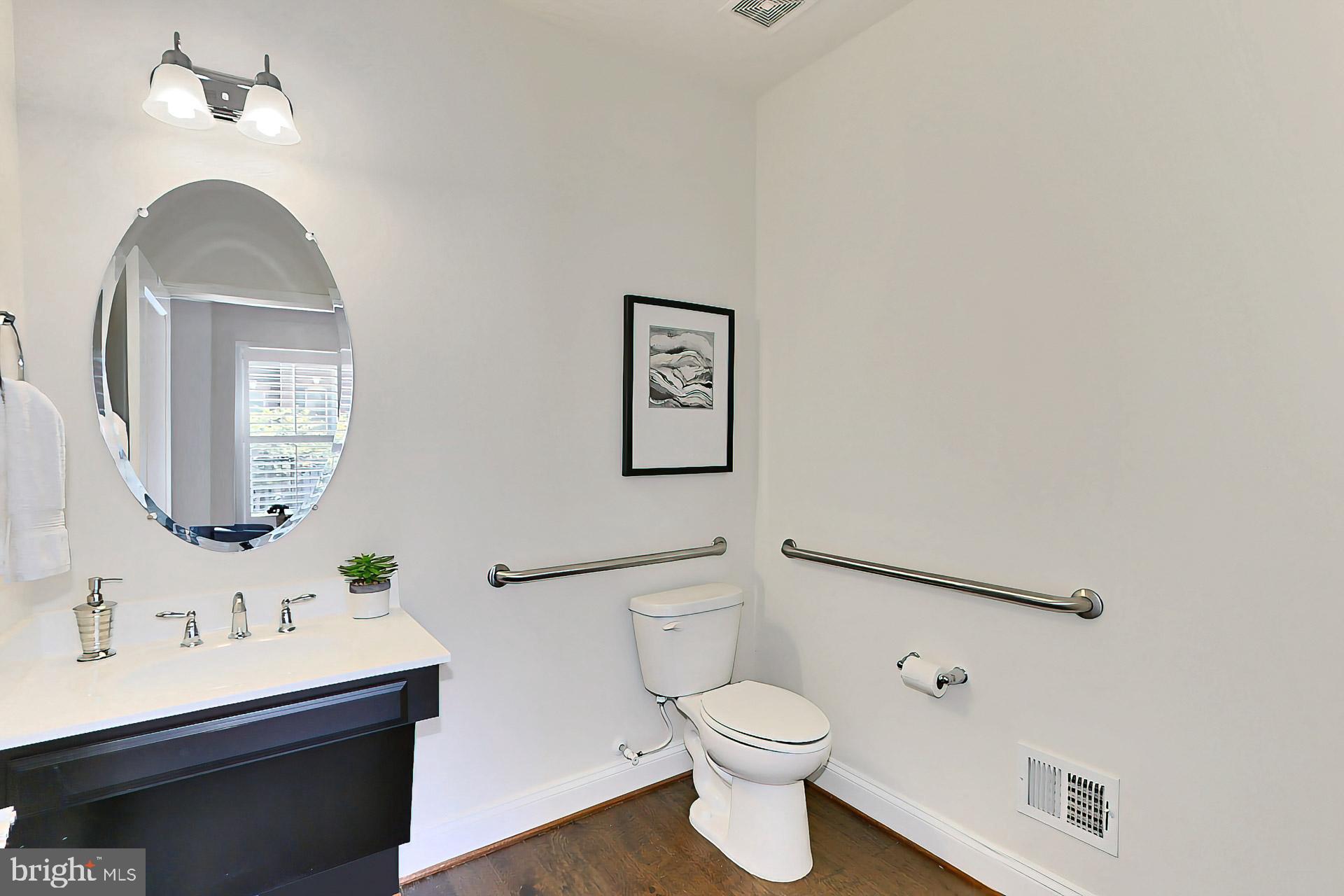 22574 Windsor Locks Square Ashburn, VA 20148 - Photo 5 of 51 En-Suite Bathroom