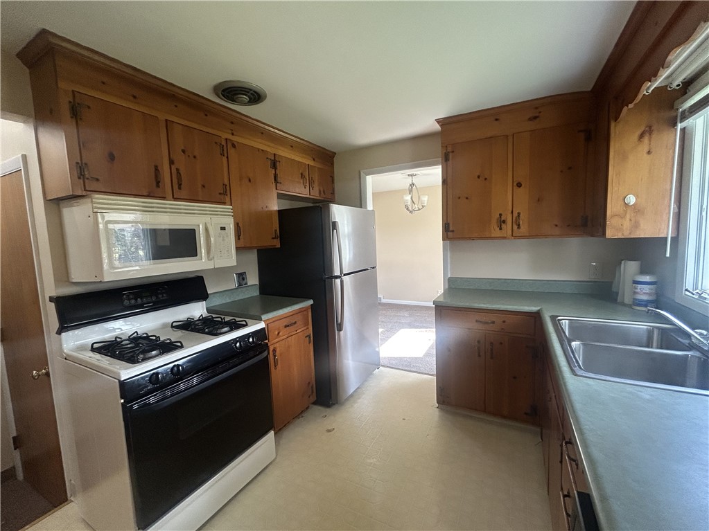 99 Howedale Drive Greece, NY 14616 - Photo 5 of 31