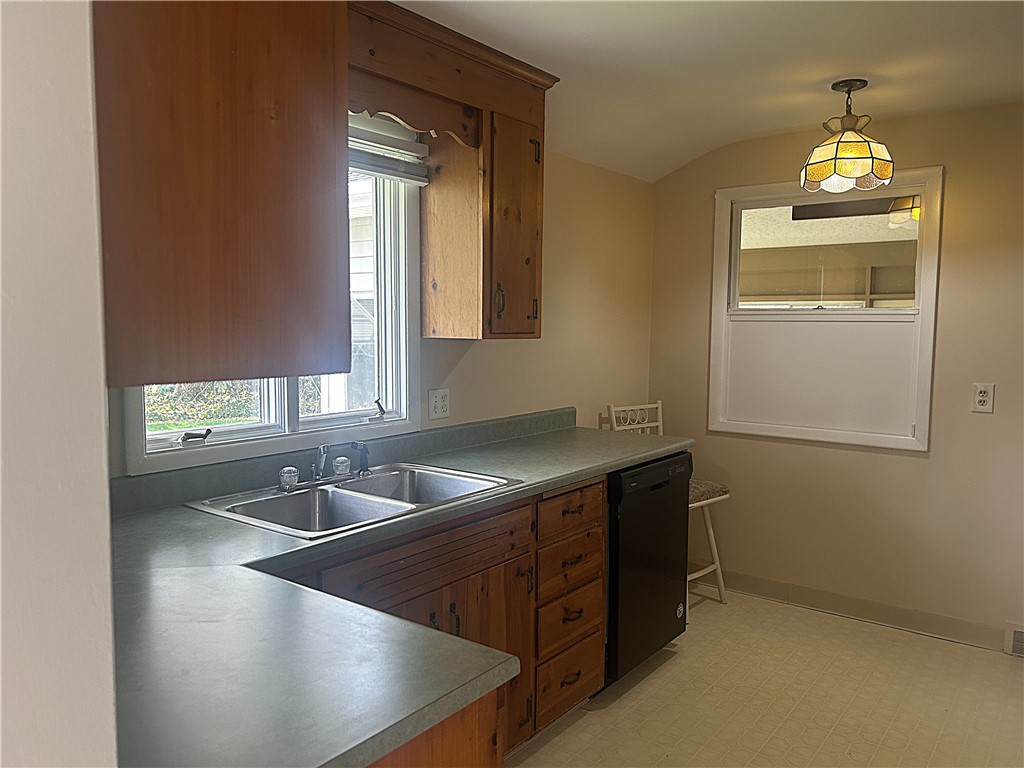 99 Howedale Drive Greece, NY 14616 - Photo 7 of 31