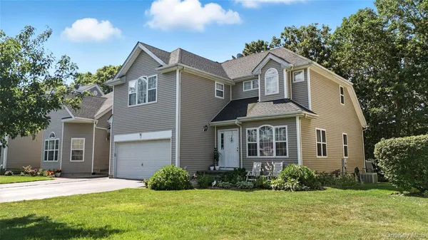 $769,999 | 33 Sunflower Ridge Road, Centereach, NY 11720