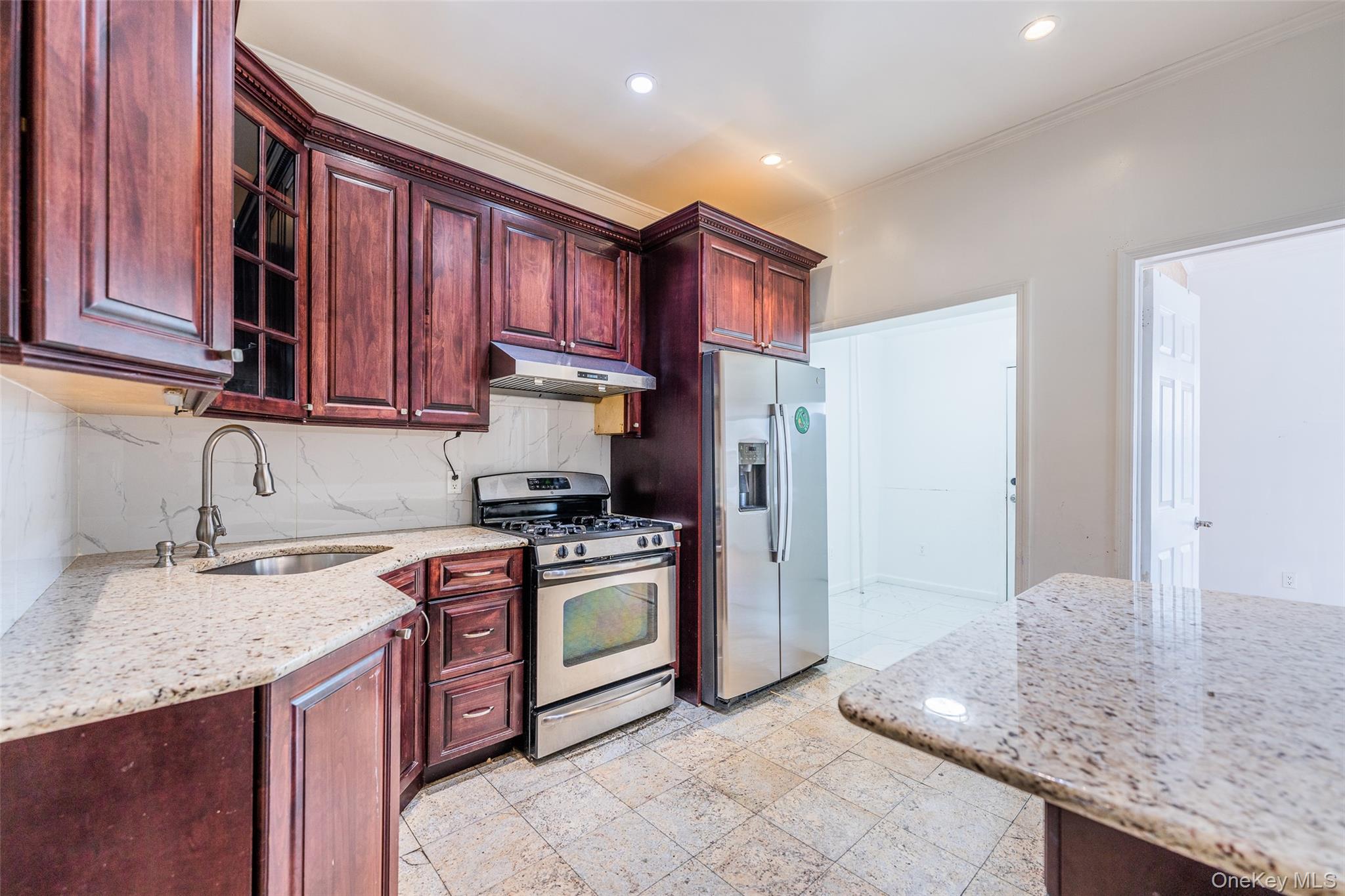 78-24 68th Road Queens, NY 11379 - Photo 4 of 33