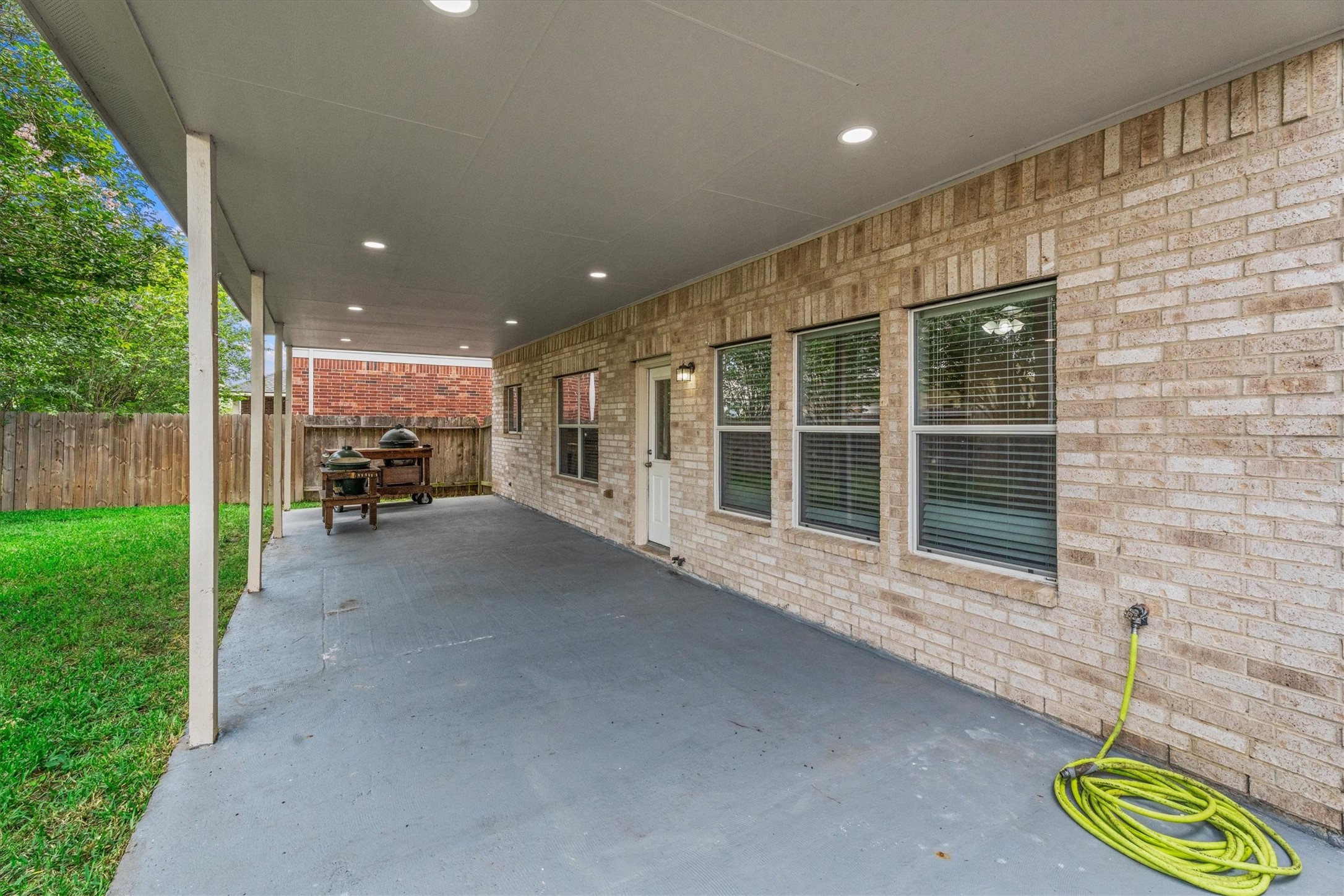 4927 Forest Hurst Drive Spring, TX 77373 - Photo 2 of 27