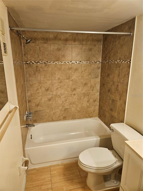 946 Virginia Street, Unit 104 Dunedin, FL 34698 - Photo 11 of 23 a bathroom with a toilet and a bathtub