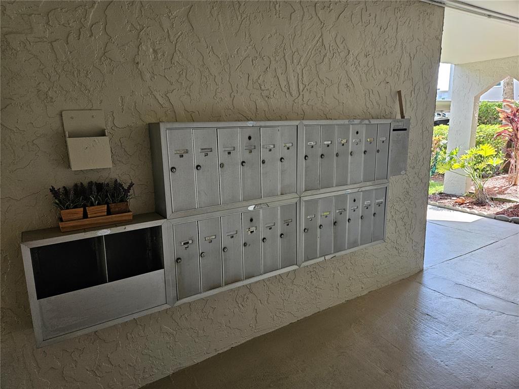 946 Virginia Street, Unit 104 Dunedin, FL 34698 - Photo 17 of 23 a view of a hallway