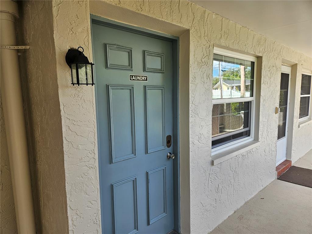 946 Virginia Street, Unit 104 Dunedin, FL 34698 - Photo 21 of 23 a view of a entryway