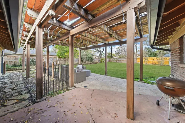 a view of a backyard with sitting area and furniture