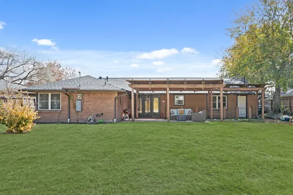 a view of a house with a yard