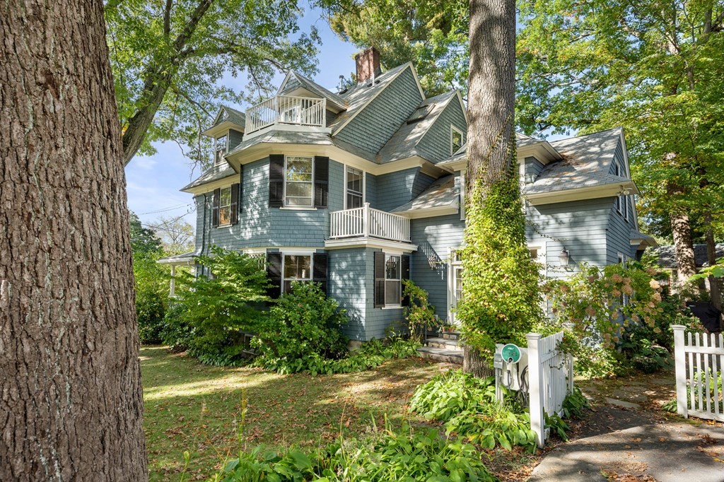72 Oxford Road Newton, MA 02459 - Photo 3 of 26