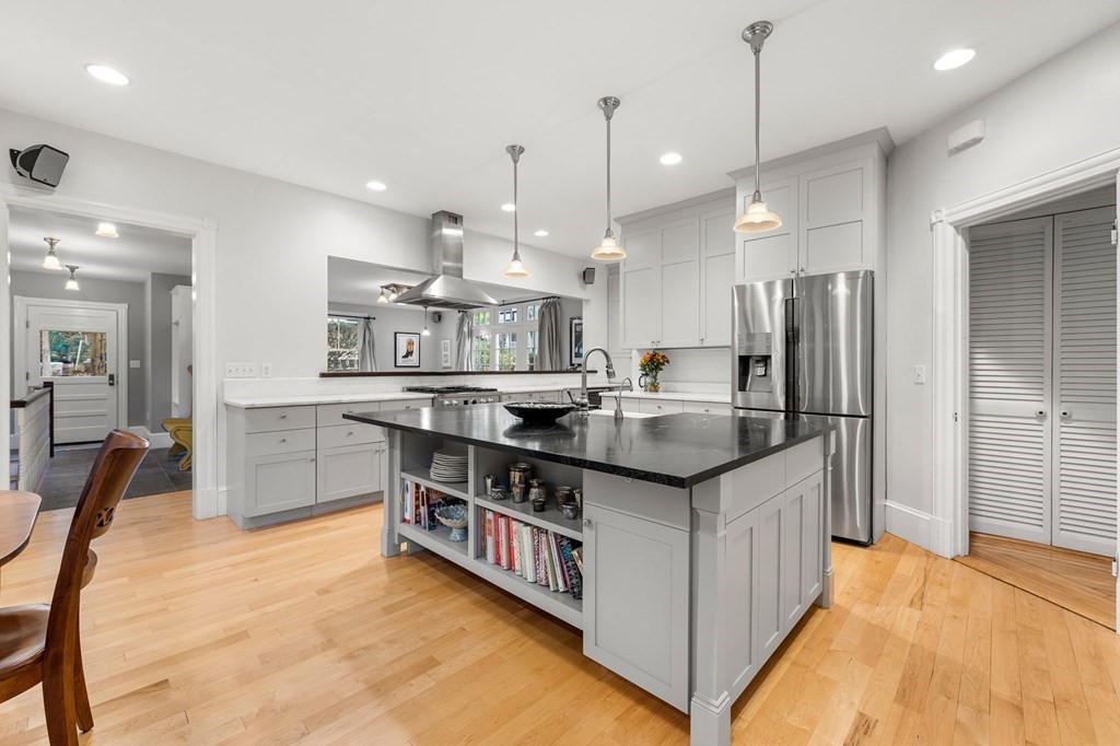 72 Oxford Road Newton, MA 02459 - Photo 6 of 26