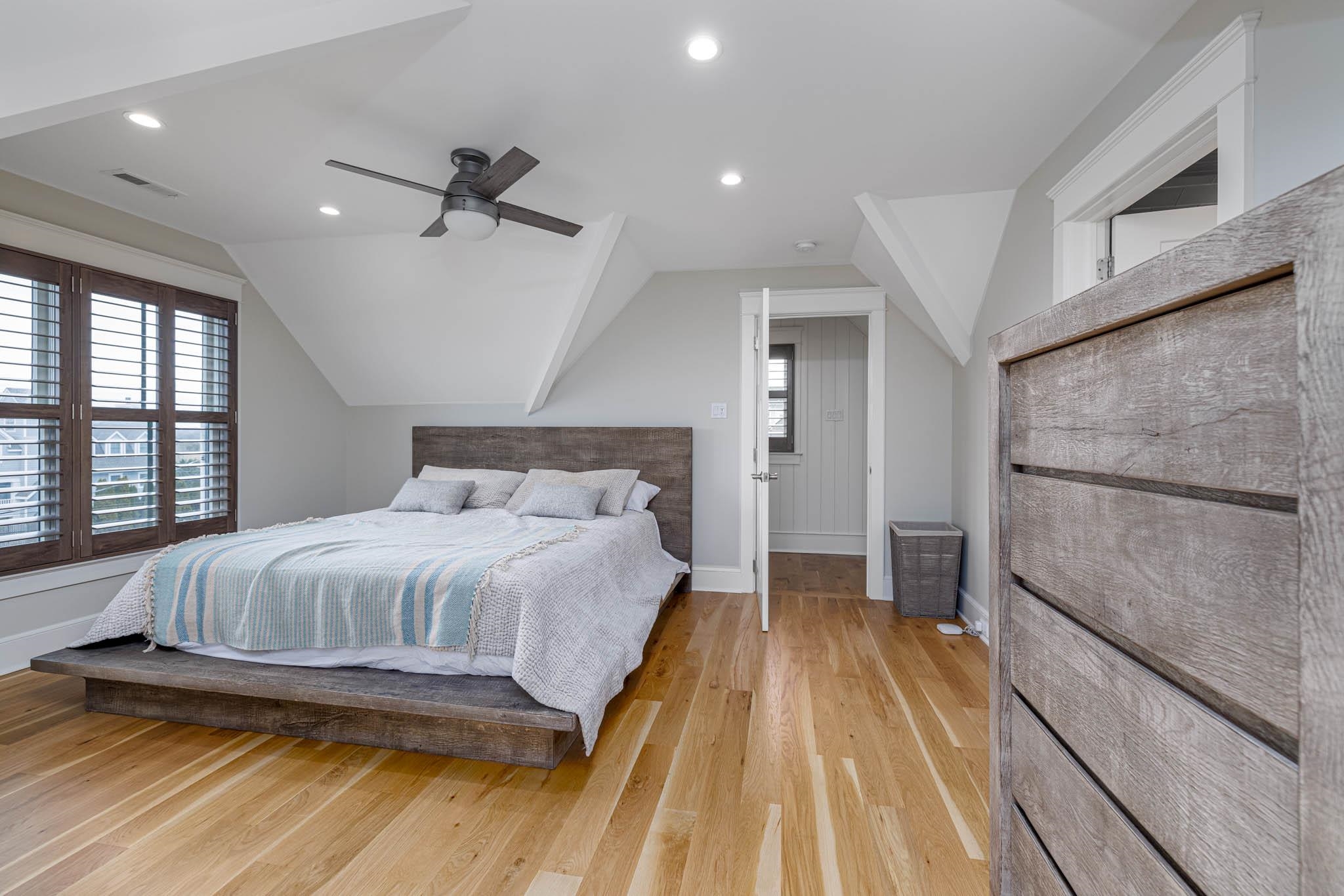 27 2nd Cape May, NJ 08204 - Photo 16 of 33 a spacious bedroom with a bed and a dresser