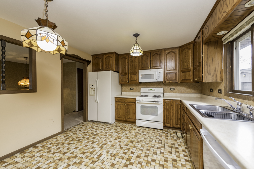 9743 West 16th Street Zion, IL 60099 - Photo 8 of 42