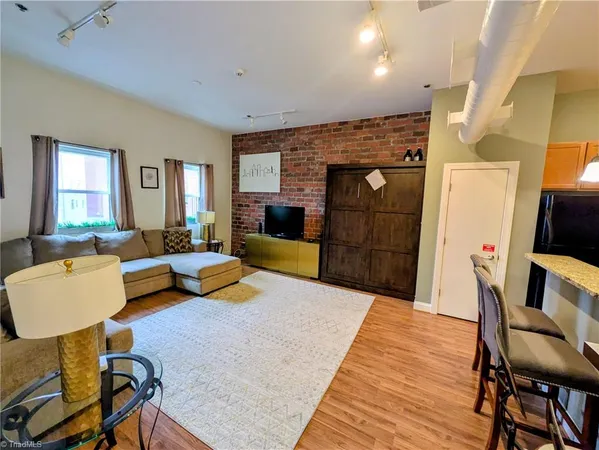 $1,300 | 220 West Market Street, Unit 311, Greensboro, NC 27401