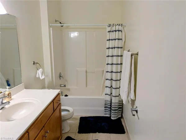 $1,300 | 220 West Market Street, Unit 311, Greensboro, NC 27401