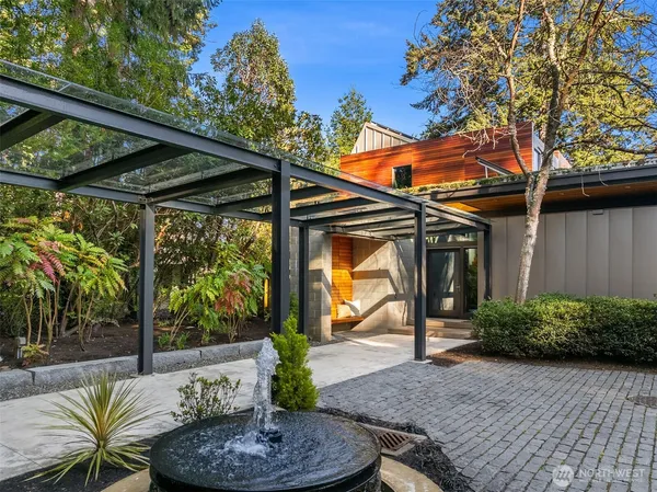 a view of outdoor space yard and porch