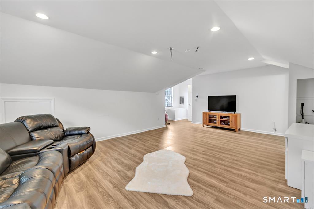 171 Henderson Road Fairfield, CT 06824 - Photo 28 of 37