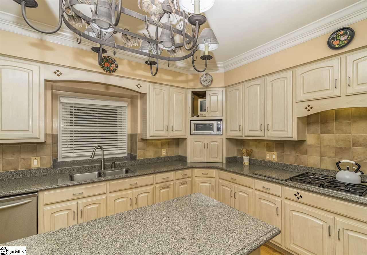 220 Block House Road Greenville, SC 29615 - Photo 11 of 36 ...AND Gas Cook Top and Multiple Small Appliance Nooks