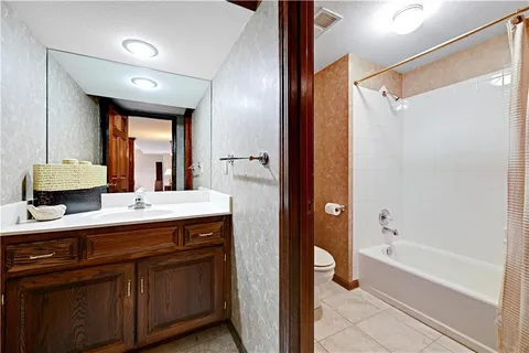 $2,000,000 | 60 Dundee Court, Loch Lloyd, MO 64012
