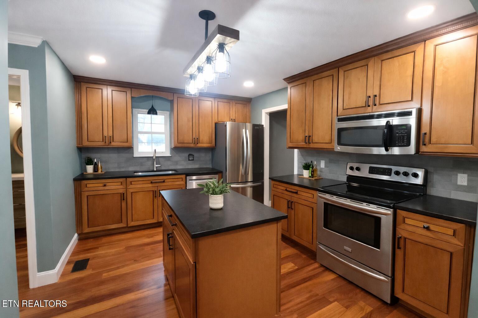 408 East Mountain View Road Corryton, TN 37721 - Photo 9 of 47 1000039293