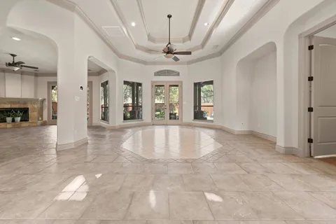 a view of an entryway with a workspace