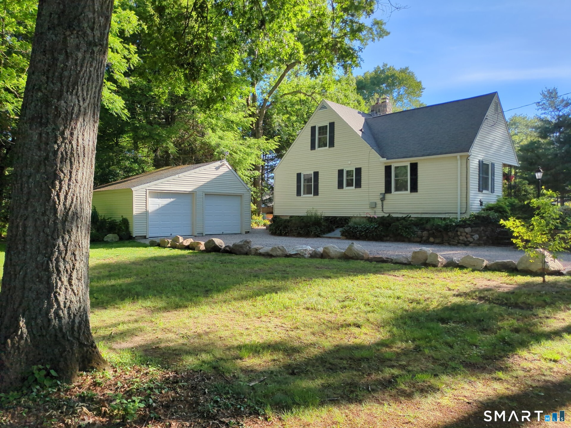 19 Stevens Street Avon, CT 06001 - Photo 2 of 3