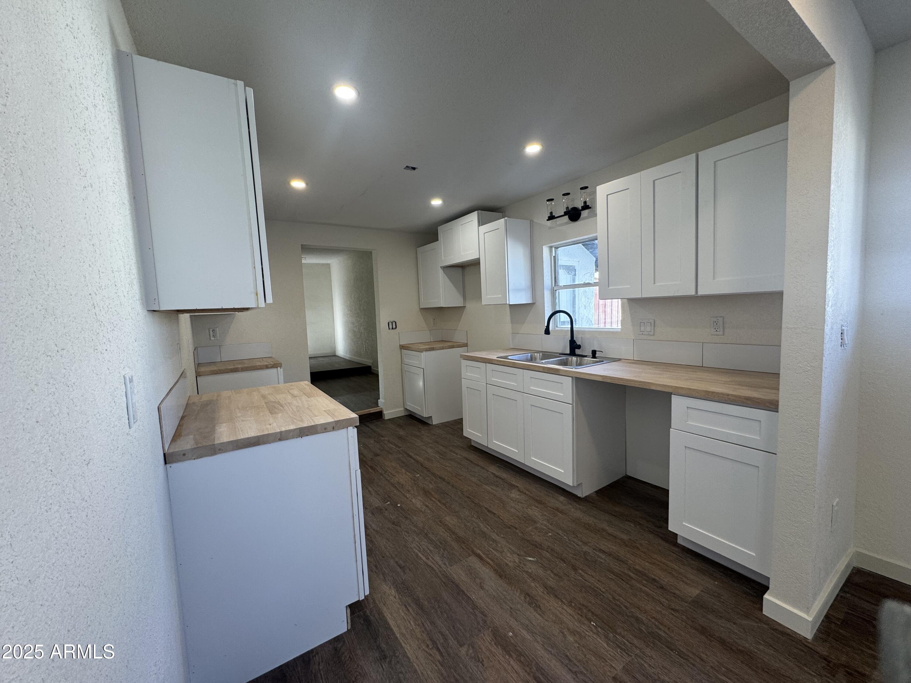 184 South Kent Street Miami, AZ 85539 - Photo 11 of 17 IMG_2016