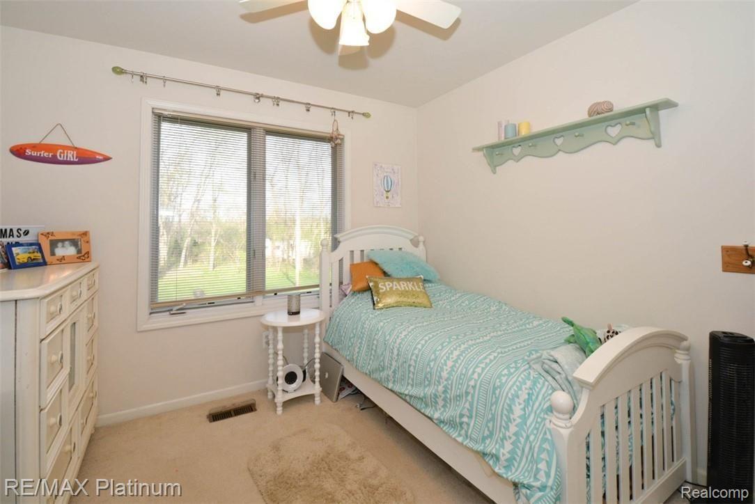 7129 West Ridge Drive Brighton, MI 48116 - Photo 18 of 25 DSC_5603.jpg