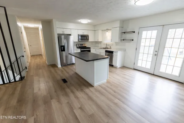 $2,325 | 716 North Whispering Oak Circle, Powell, TN 37849