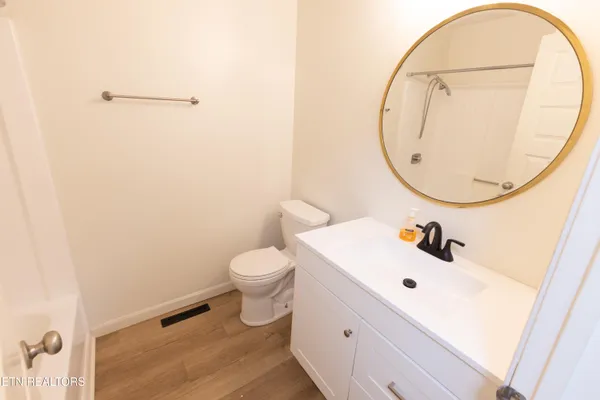 $2,325 | 716 North Whispering Oak Circle, Powell, TN 37849