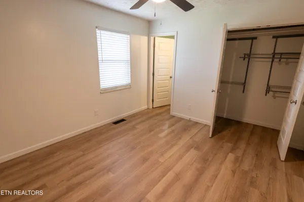 $2,325 | 716 North Whispering Oak Circle, Powell, TN 37849