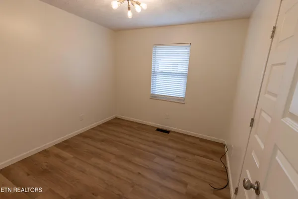 $2,325 | 716 North Whispering Oak Circle, Powell, TN 37849