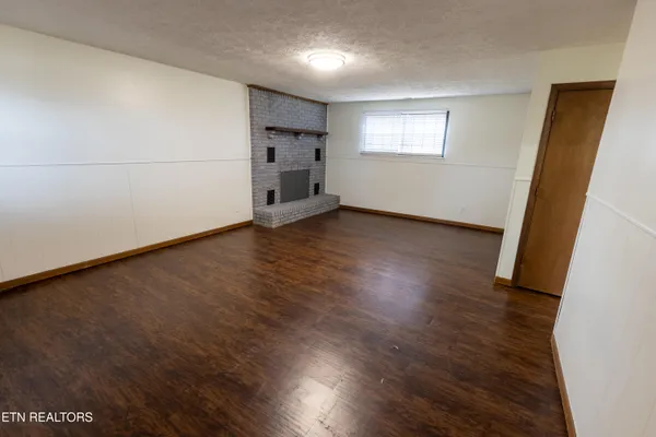 $2,325 | 716 North Whispering Oak Circle, Powell, TN 37849