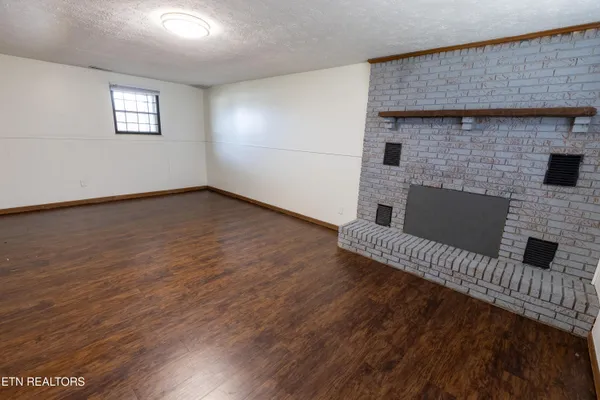 $2,325 | 716 North Whispering Oak Circle, Powell, TN 37849