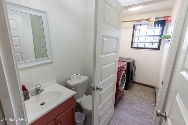 $2,325 | 716 North Whispering Oak Circle, Powell, TN 37849