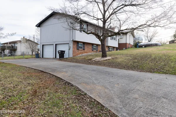 $2,325 | 716 North Whispering Oak Circle, Powell, TN 37849