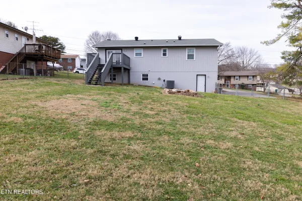 $2,325 | 716 North Whispering Oak Circle, Powell, TN 37849