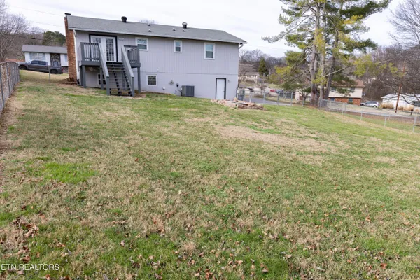 $2,325 | 716 North Whispering Oak Circle, Powell, TN 37849