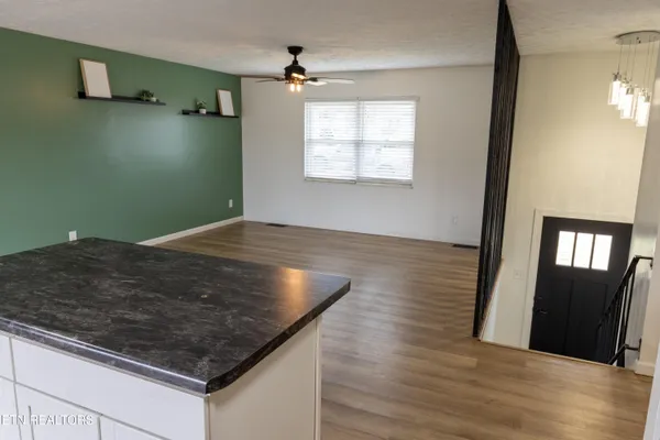 $2,325 | 716 North Whispering Oak Circle, Powell, TN 37849