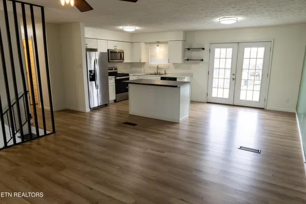 $2,325 | 716 North Whispering Oak Circle, Powell, TN 37849