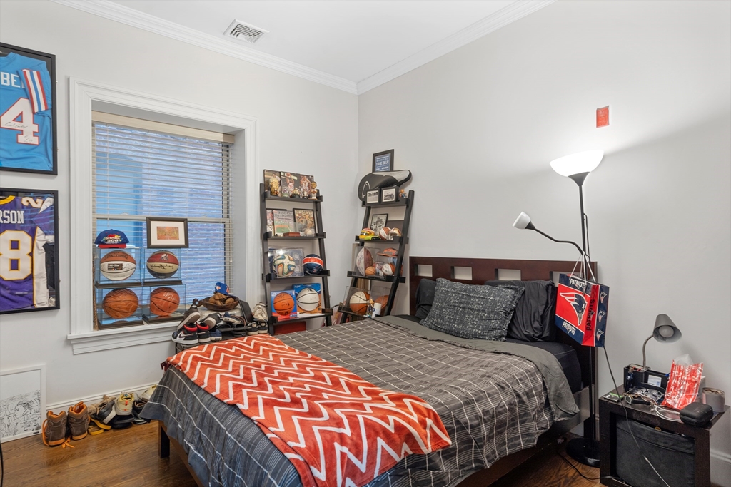 1471 Beacon Street, Unit 1 Brookline, MA 02446 - Photo 6 of 20 a bedroom with a bed and dresser