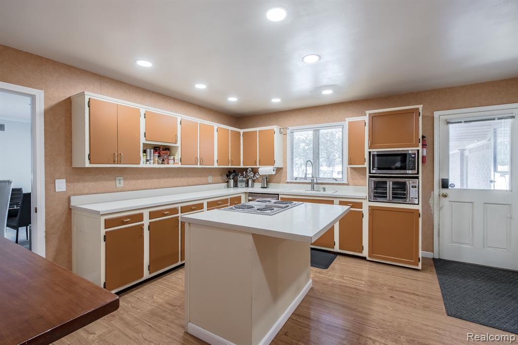73 Nevada Avenue Rochester Hills, MI 48309 - Photo 11 of 54