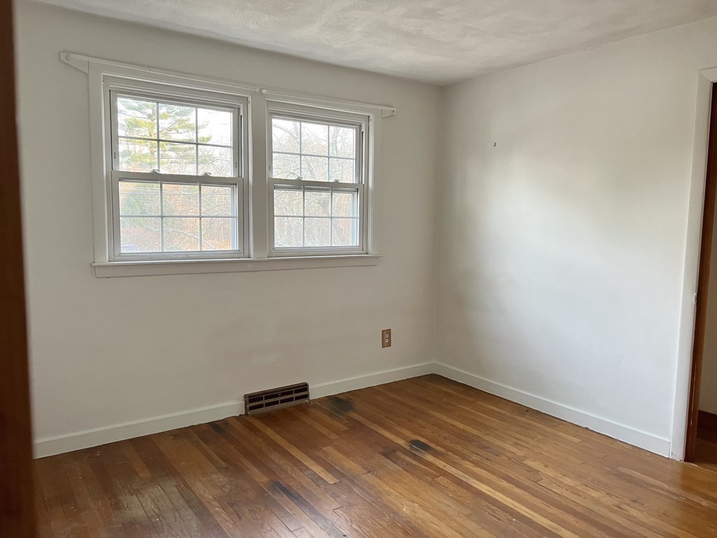 43 Fairview Street Holliston, MA 01746 - Photo 11 of 27