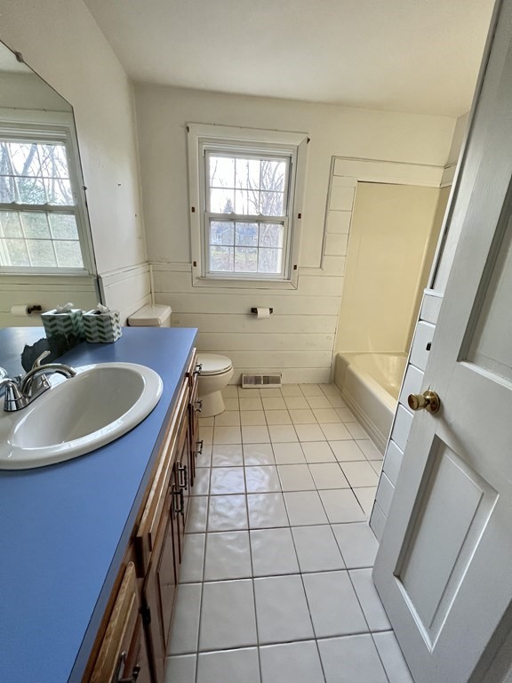 43 Fairview Street Holliston, MA 01746 - Photo 12 of 27