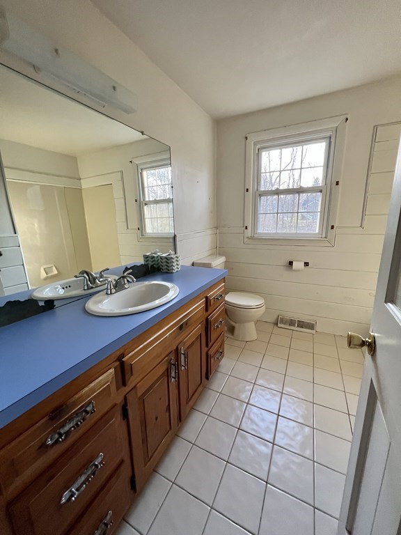 43 Fairview Street Holliston, MA 01746 - Photo 13 of 27