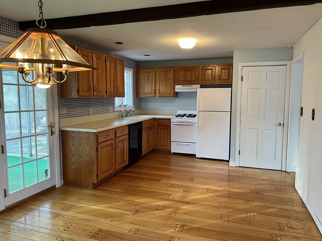 43 Fairview Street Holliston, MA 01746 - Photo 4 of 27