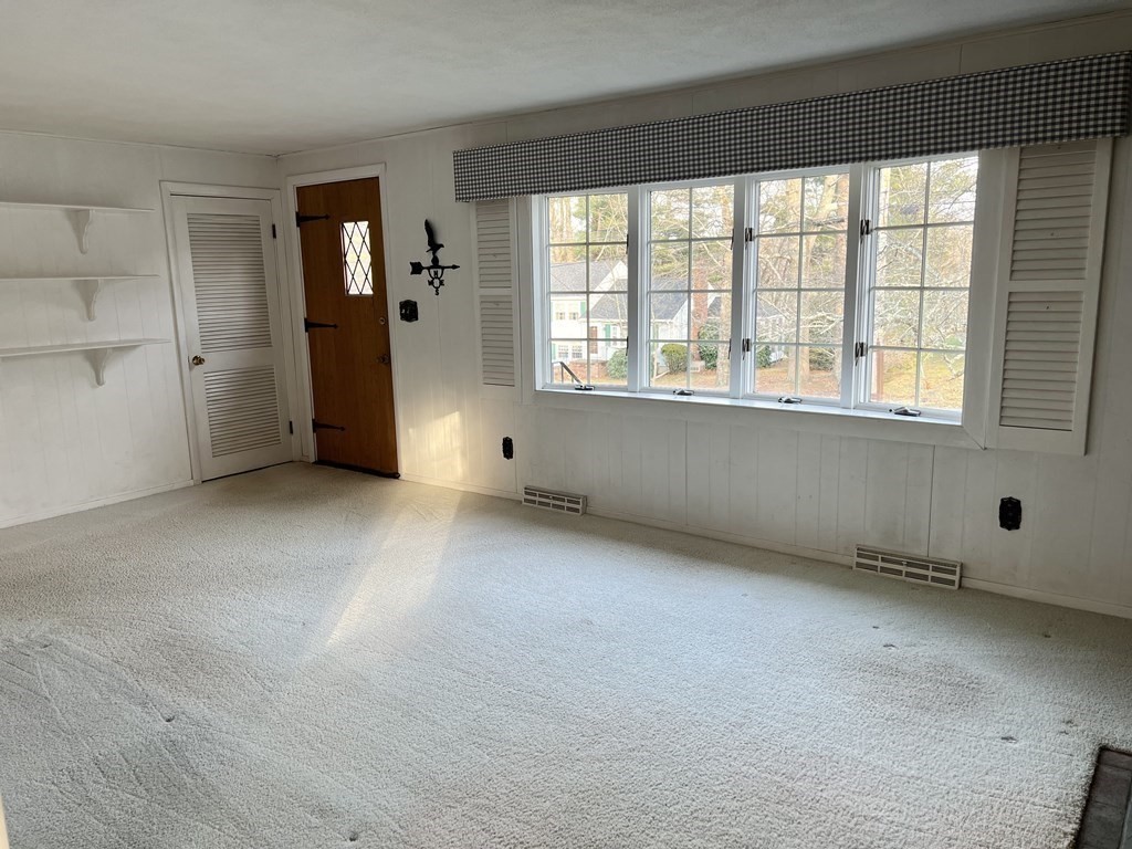 43 Fairview Street Holliston, MA 01746 - Photo 8 of 27