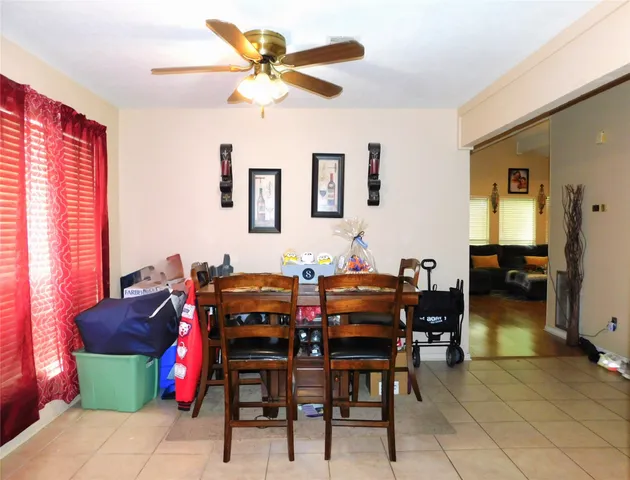 a view of a livingroom with furniture