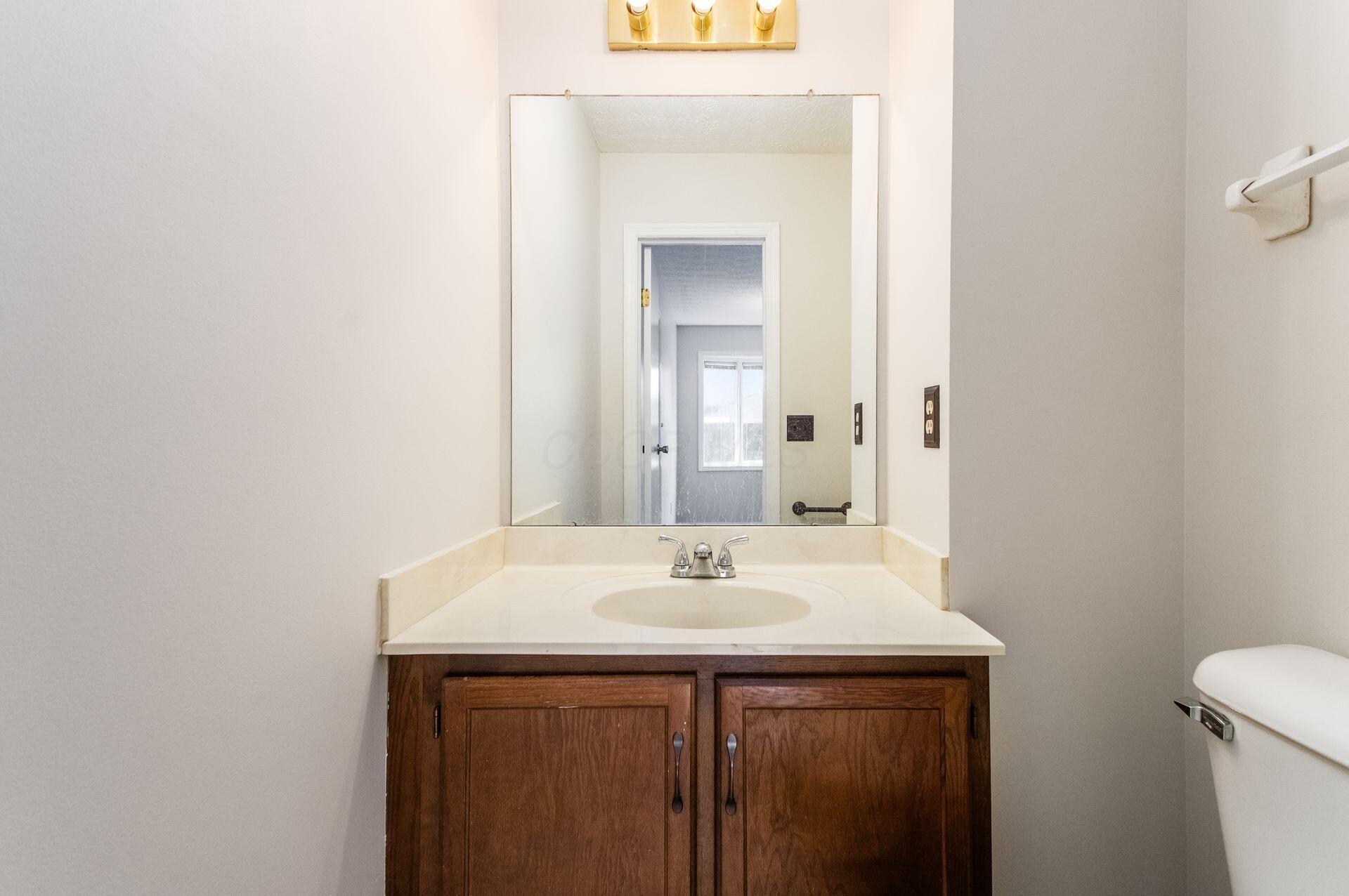5370 Reed Road, Unit 66 Columbus, OH 43235 - Photo 17 of 43 1st Floor Half Bath