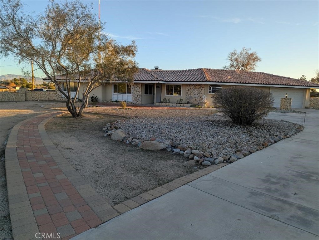19989 Crow Road Apple Valley, CA 92307 - Photo 3 of 17